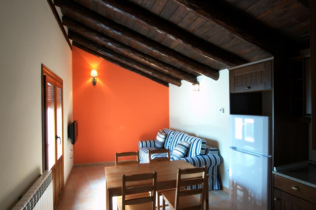Apartamentos Cine Capicol Albarracin Bilik gambar